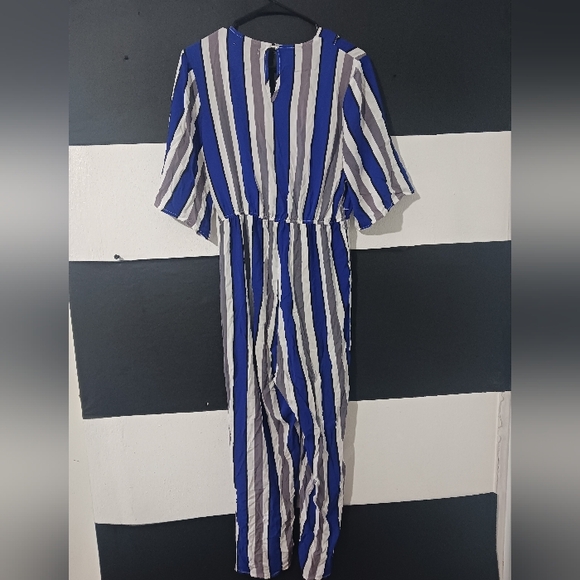 Women Multicolor Striped V cross halter jumpsuit - Picture 10 of 12